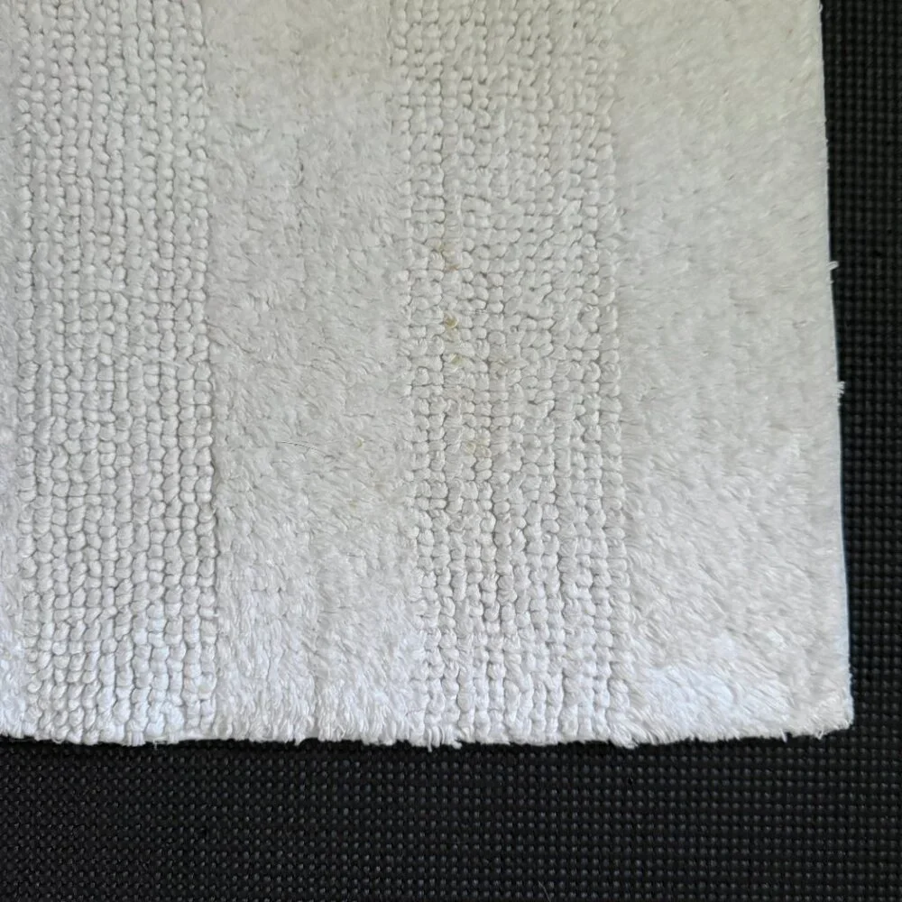DKNY 20 x 32 White Bath Rug Mat Reversible COTTON Striped Knit Reversible